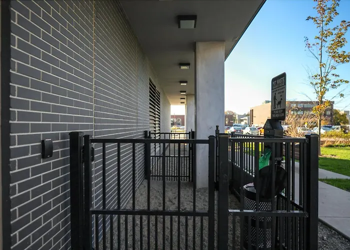 Blueground Elmhurst Pool Gym Nr Park Chi-1263 Apartment *