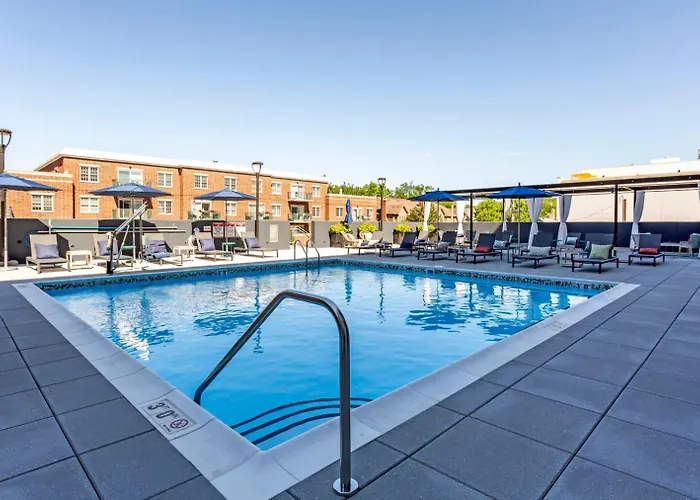 Blueground Elmhurst Pool Gym Nr Park Chi-1263 *